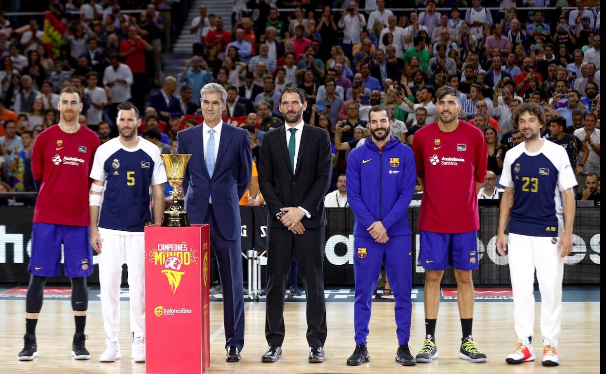 Rudy, Llull, Claver, Oriola y Ribas, junto a Jorge Garbajosa y Antonio Martín. 