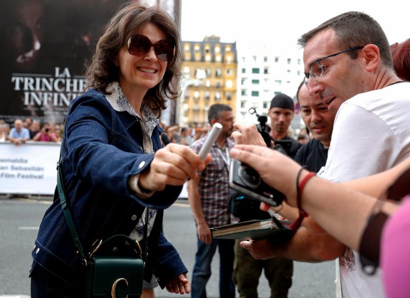 San Sebastián es este fin de semana la referencia mundial del cine, cuyos profesionales han reconocido la trayectoria del director Costa Gavras, galardonado con el Premio Donostia. El cineasta ha compartido la atención de los focos y los fans con las actrices francesas Juliette Binoche y Eva Green, y los protagonistas nacionales: Alejandro Amenábar, Karra Elejande, Belén Cuesta y Antonio de la Torre.