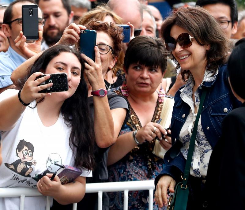 San Sebastián es este fin de semana la referencia mundial del cine, cuyos profesionales han reconocido la trayectoria del director Costa Gavras, galardonado con el Premio Donostia. El cineasta ha compartido la atención de los focos y los fans con las actrices francesas Juliette Binoche y Eva Green, y los protagonistas nacionales: Alejandro Amenábar, Karra Elejande, Belén Cuesta y Antonio de la Torre.