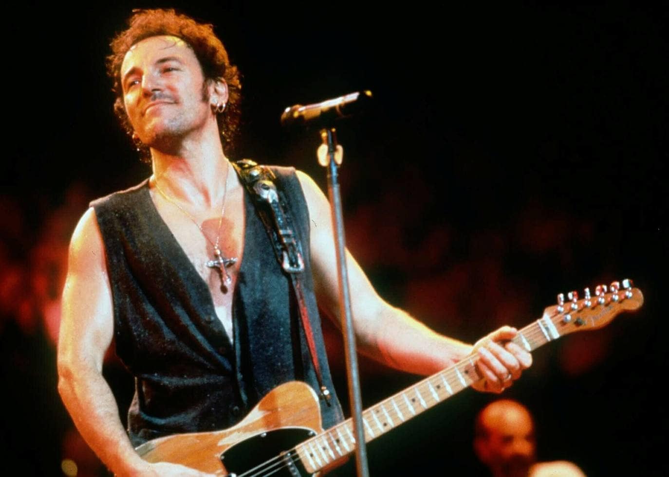 Bruce Springsteen entra en la tercera edad con la vitalidad de un joven rockero. Sus canciones y conciertos han colocado al artista américano en la cima mundial de la música. 