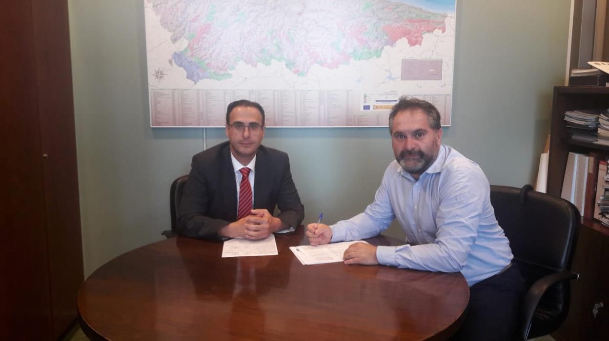 Jesús Bordás y Fernando Prendes, reunidos ayer en Oviedo. 
