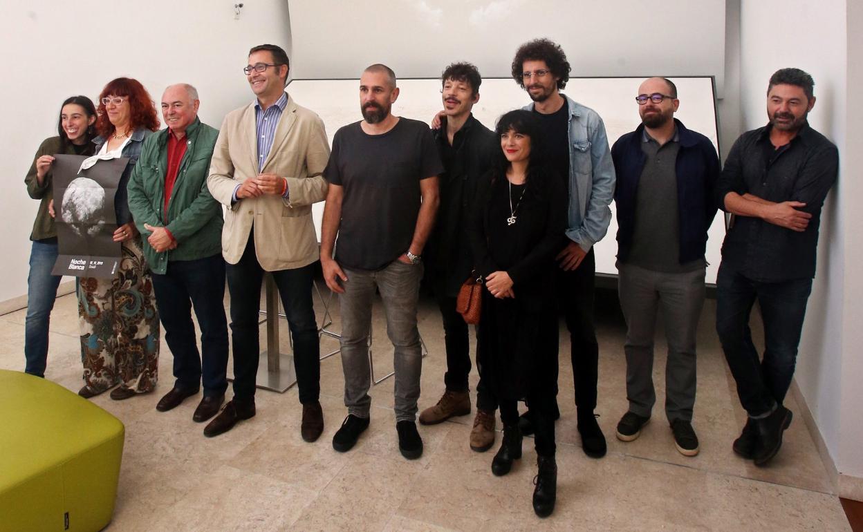 La presentación, con el edil de Cultura el cuarto por la izquierda, ayer en el Museo Arqueológico. 
