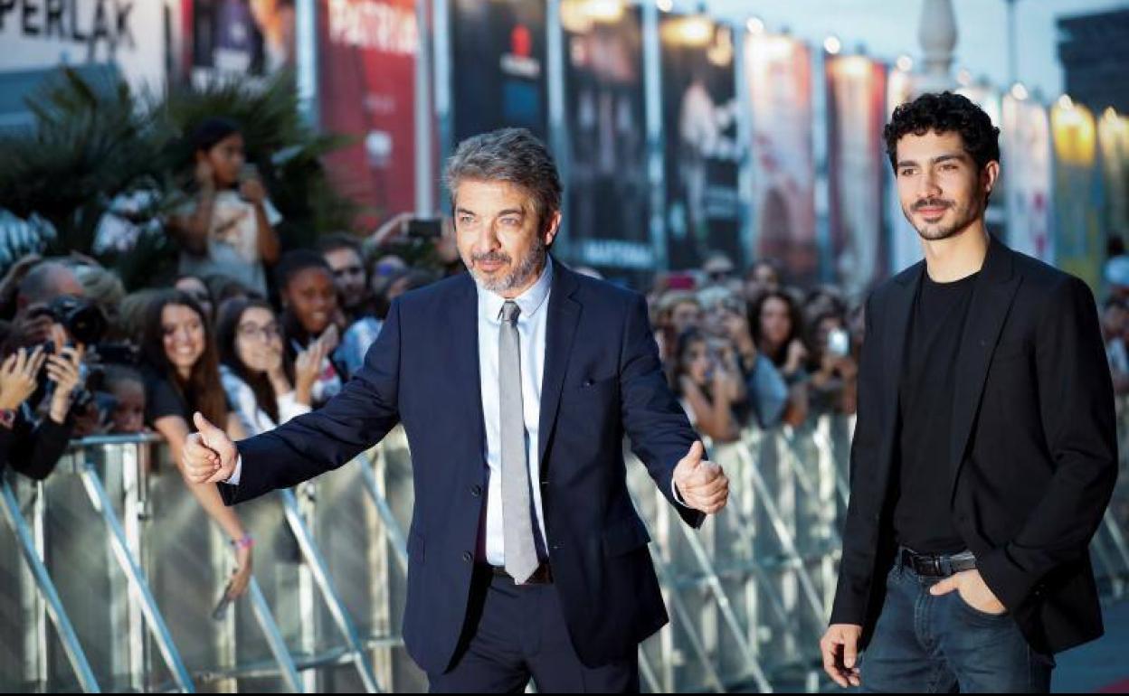 Los actores Ricardo Darín y Chino Darín en la alfombra roja de la 67 edición del Festival Internacional de Cine de San Sebastián, donde presentan su película «La odisea de los giles».