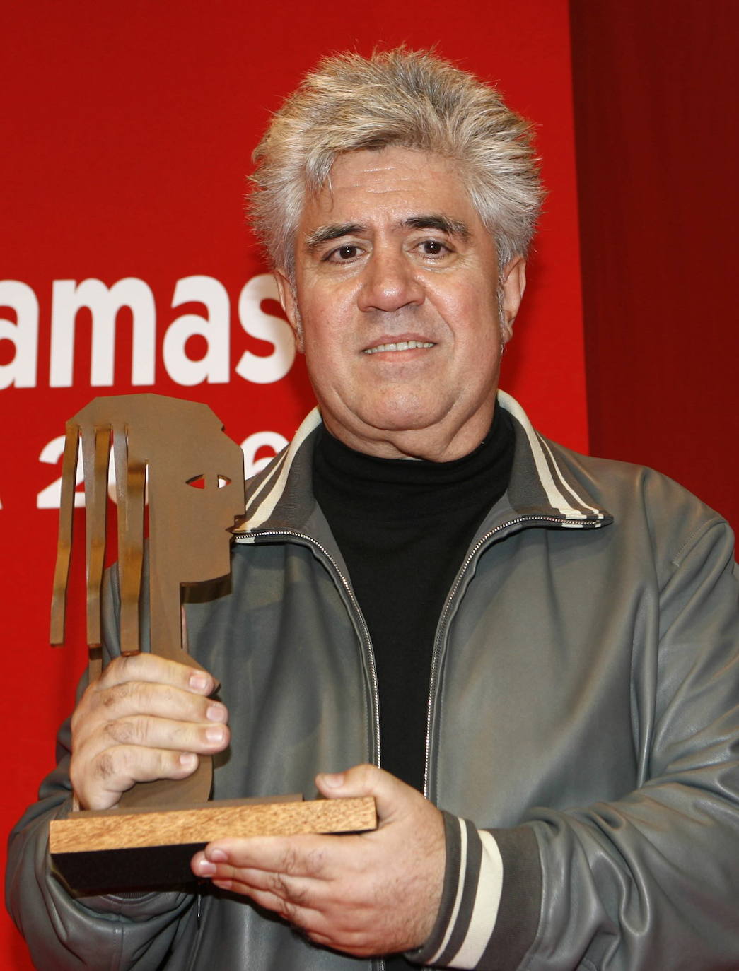 El cineasta manchego cumple 70 años con dos Óscar en su haber y varios premios Goya. Acaba de estrenar su última película 'Dolor y Gloria', en la que Antonio Banderas interpreta al propio Pedro Almodóvar.