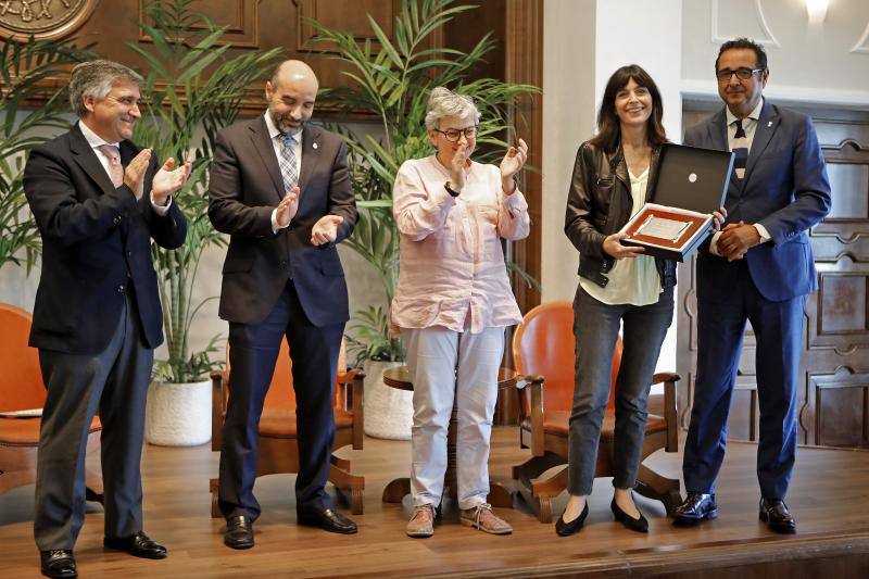 Serenos Gijón celebró su 20 aniversario en el Club de Regatas homenajeando a todos los concejales de empleo del Ayuntamiento y a los tres primeros serenos.