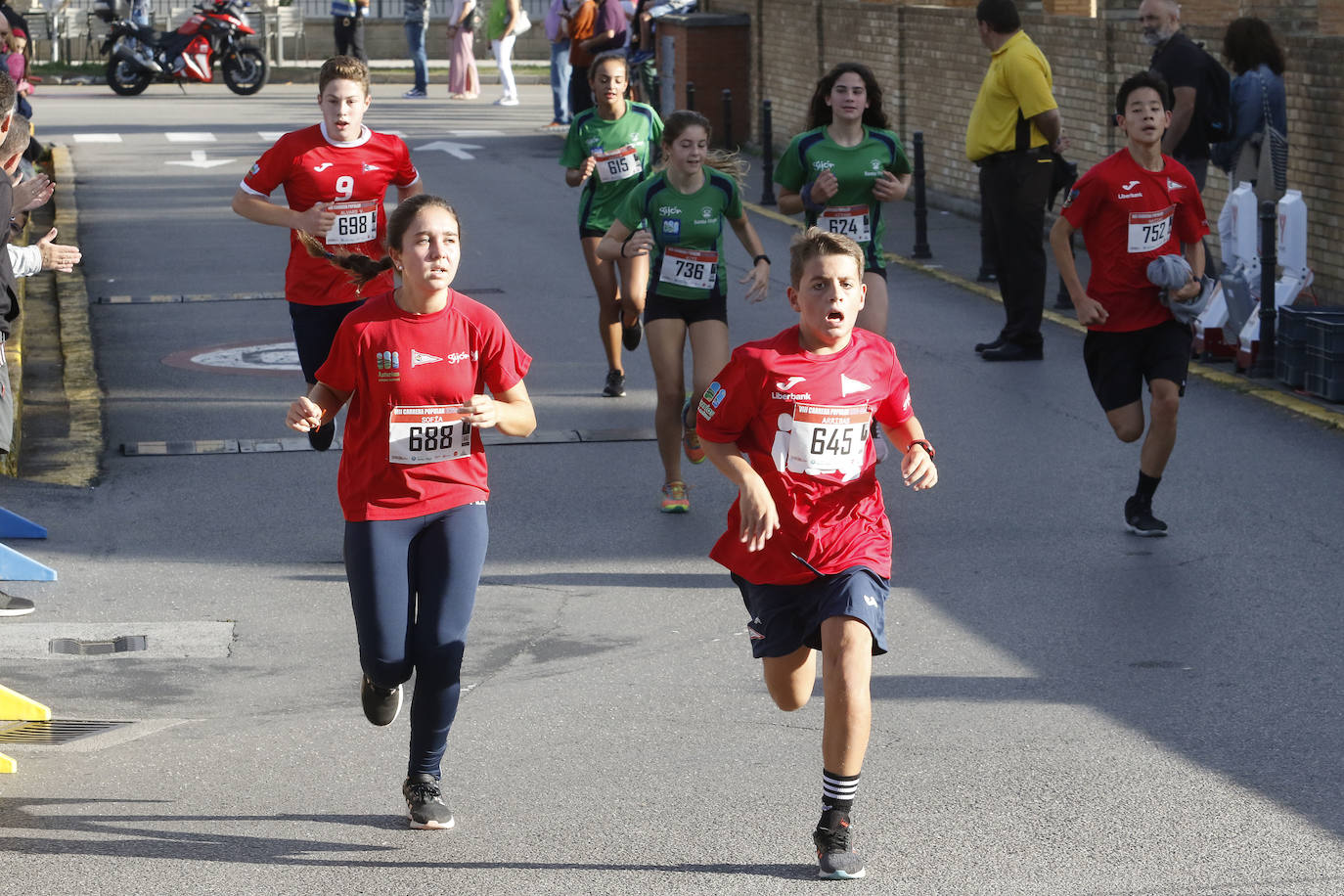 Más de 700 corredores participaron en la carrera que volvió a unir a las dos entidades