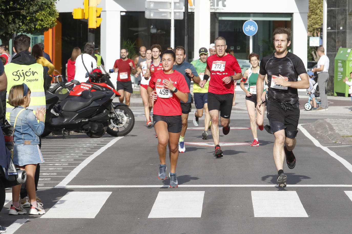 Más de 700 corredores participaron en la carrera que volvió a unir a las dos entidades