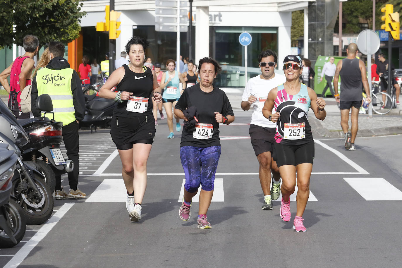 Más de 700 corredores participaron en la carrera que volvió a unir a las dos entidades