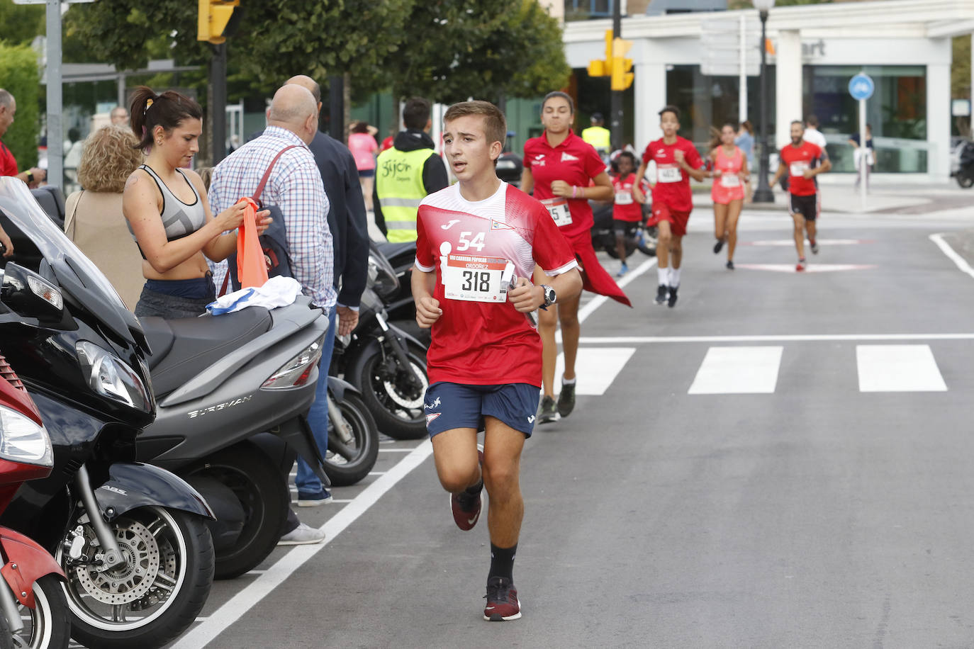 Más de 700 corredores participaron en la carrera que volvió a unir a las dos entidades