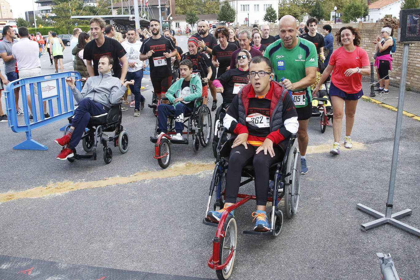 Más de 700 corredores participaron en la carrera que volvió a unir a las dos entidades