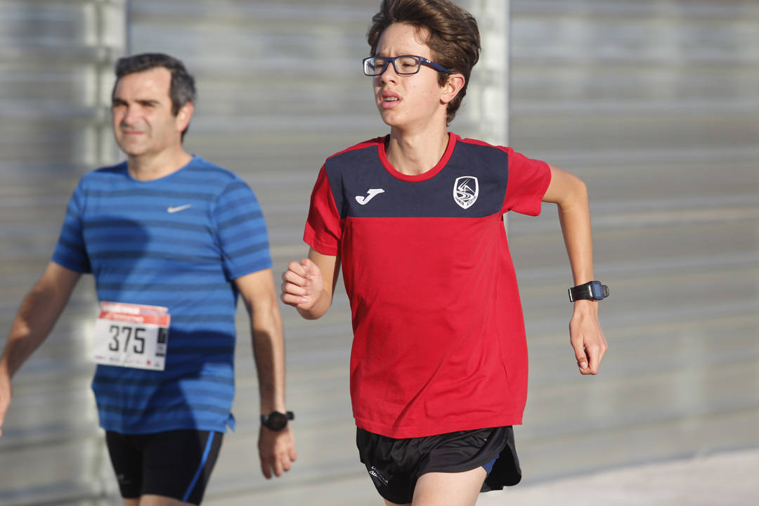 Más de 700 corredores participaron en la carrera que volvió a unir a las dos entidades