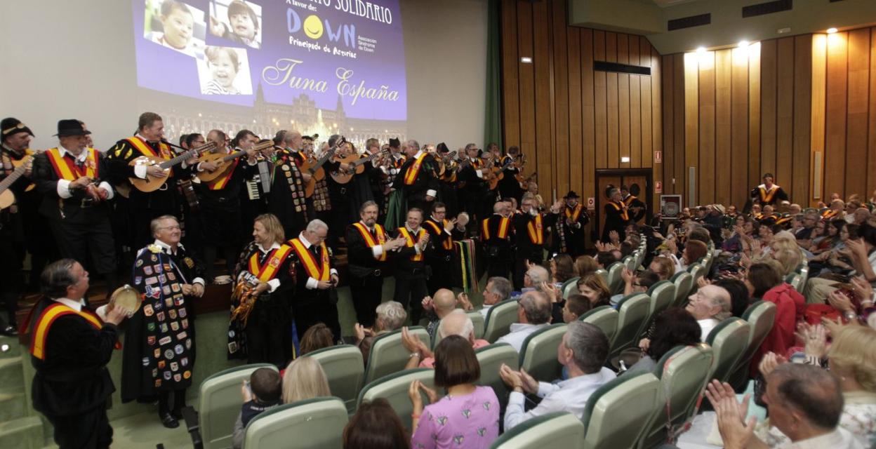 Concierto de la Tuna en el Colegio de Médicos