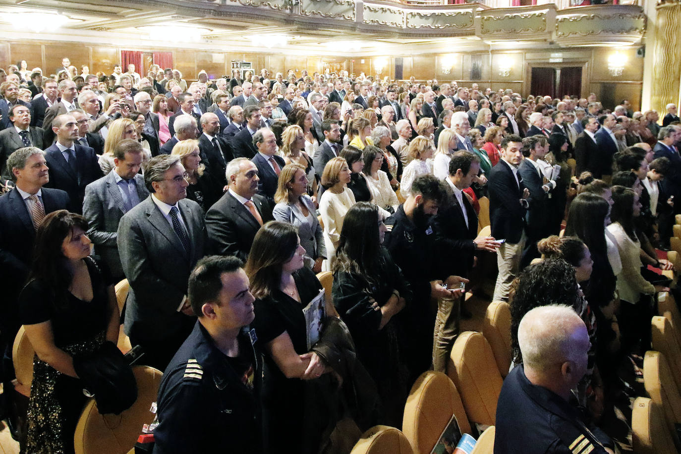 José Luis Jorcano, el Telecable Hockey, el Helimer Cantábrico, Ence, el Museo de Bellas Artes y la DOP Sidra de Asturias recibieron el aplauso del Jovellanos al recibir los Premios de EL COMERCIO 2019.