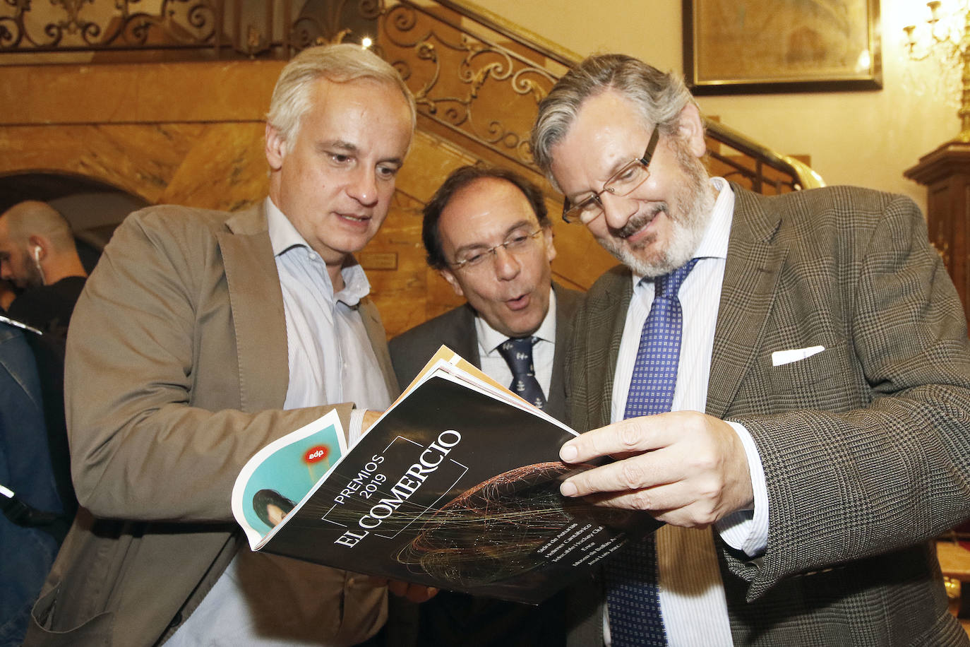 José Luis Jorcano, el Telecable Hockey, el Helimer Cantábrico, Ence, el Museo de Bellas Artes y la DOP Sidra de Asturias recibieron el aplauso del Jovellanos al recibir los Premios de EL COMERCIO 2019.