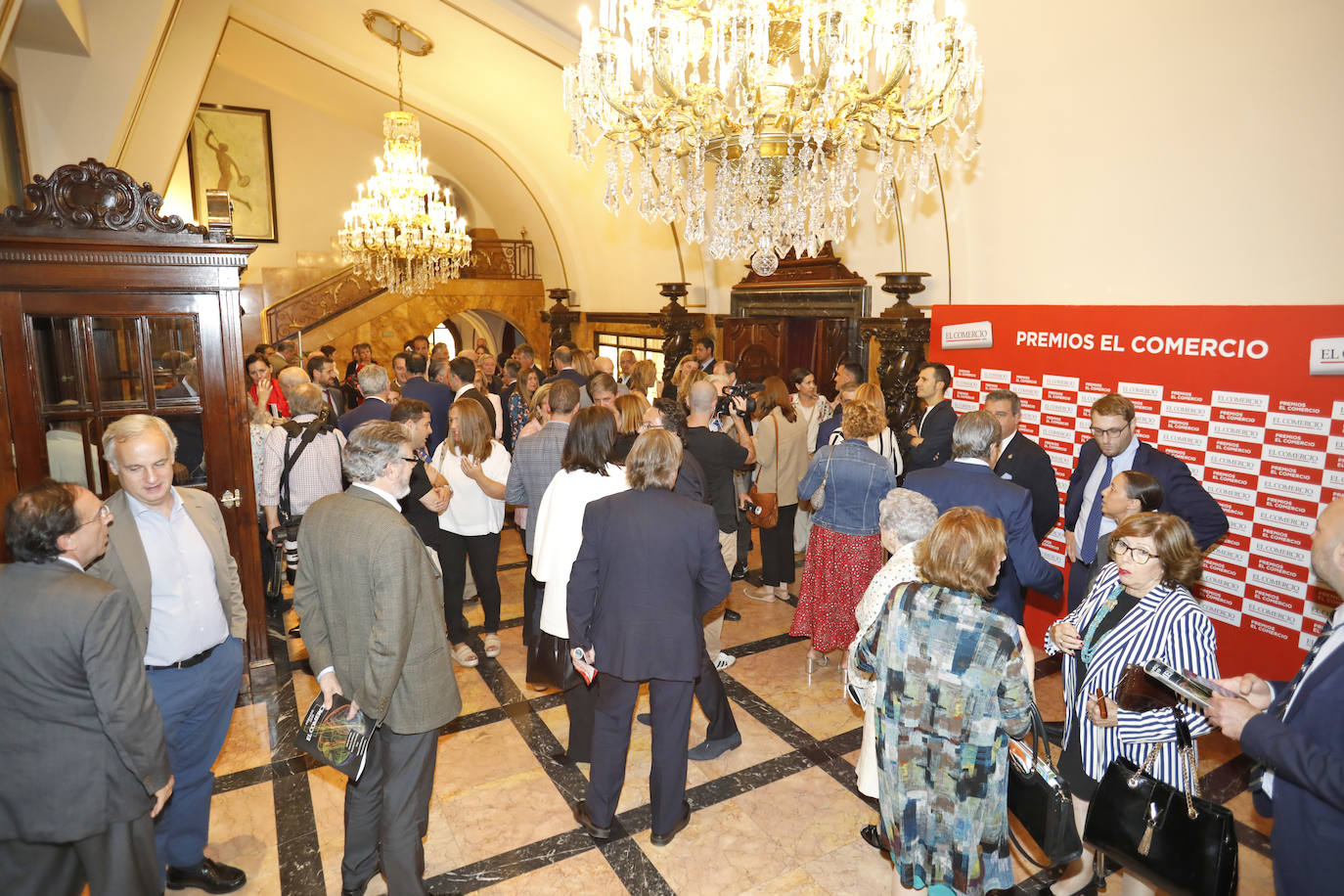 José Luis Jorcano, el Telecable Hockey, el Helimer Cantábrico, Ence, el Museo de Bellas Artes y la DOP Sidra de Asturias recibieron el aplauso del Jovellanos al recibir los Premios de EL COMERCIO 2019.