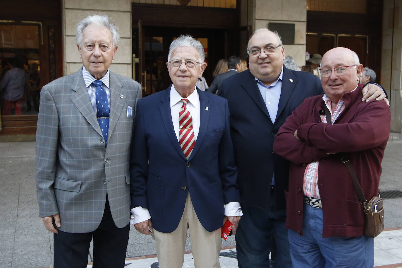 José Luis Jorcano, el Telecable Hockey, el Helimer Cantábrico, Ence, el Museo de Bellas Artes y la DOP Sidra de Asturias recibieron el aplauso del Jovellanos al recibir los Premios de EL COMERCIO 2019.