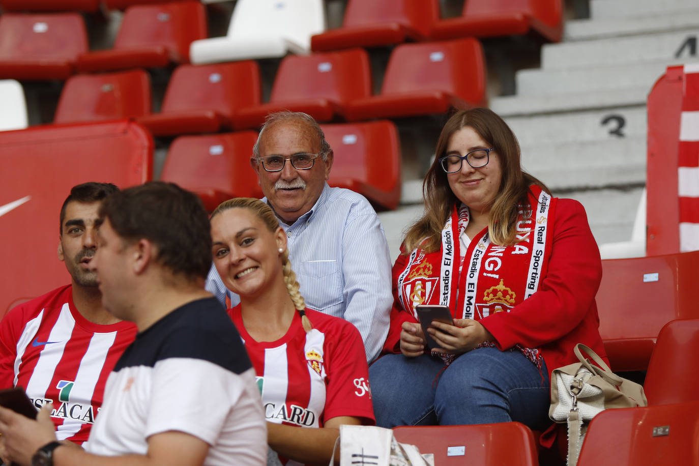 Fotos: ¿Estuviste en el Sporting - Almería? ¡Búscate!