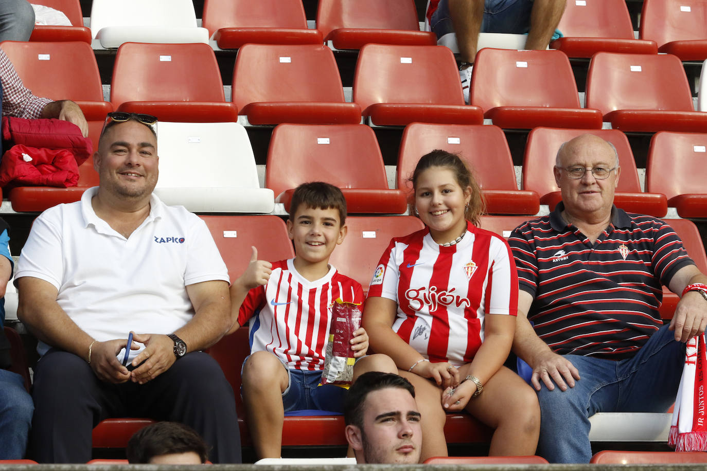 Fotos: ¿Estuviste en el Sporting - Almería? ¡Búscate!