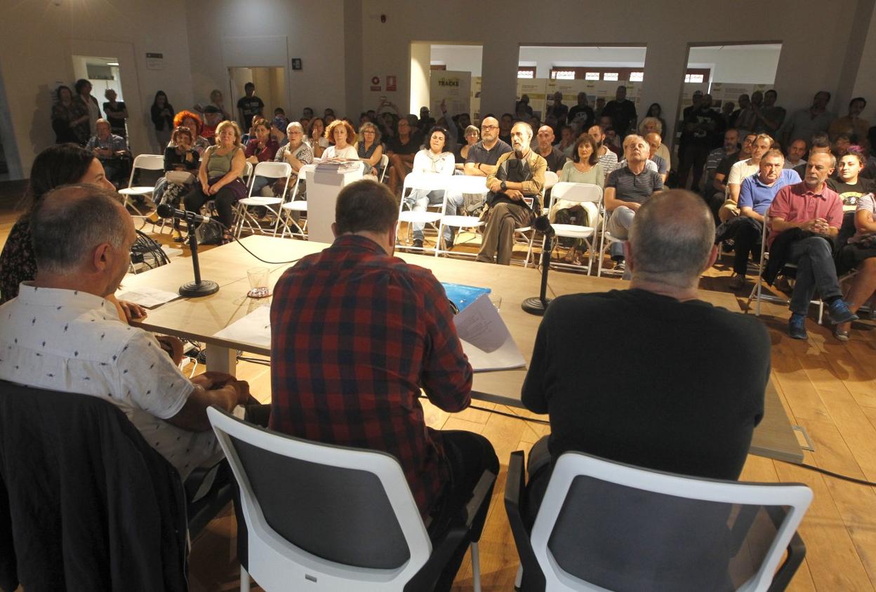 Acto celebrado el martes en el que el Observatorio contra la Violencia acusó al club rojiblanco de connivencia con colectivos ultra. 