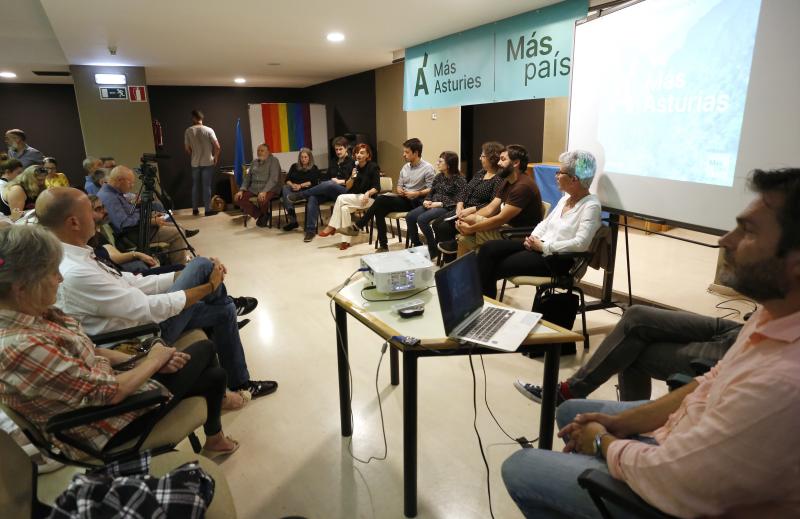 Asistentes a la presentación de Más País en Gijón.