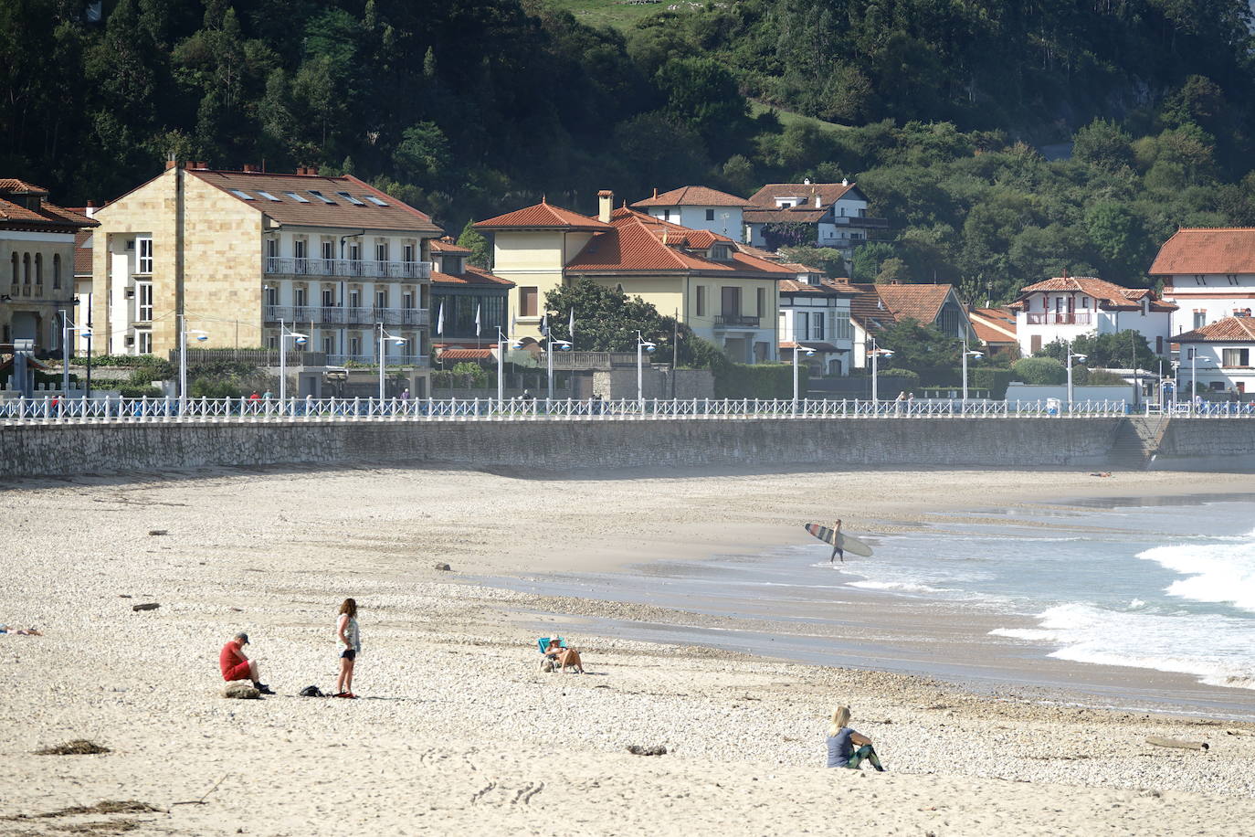 A medida que avanza el otoño, el oriente asturiano comienza a teñirse de amarillo, naranja y rojo. Aunque el verde resiste y el calor aún no quiere dar el testigo a los días más fríos.