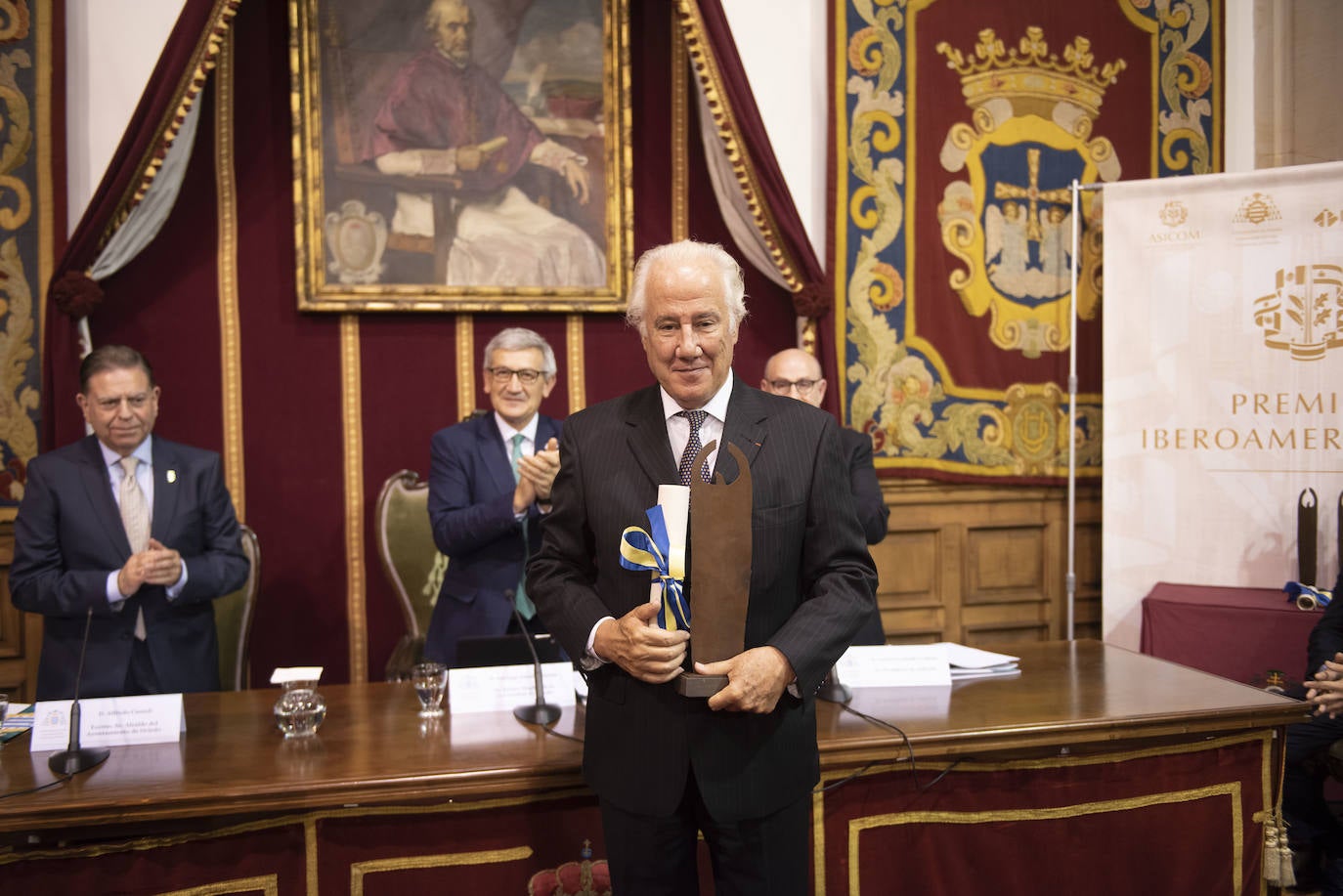 Los galardones iberoamericanos de Asicom y la Universidad de oviedo cumplen una década de homenajes al «entendimiento humano»