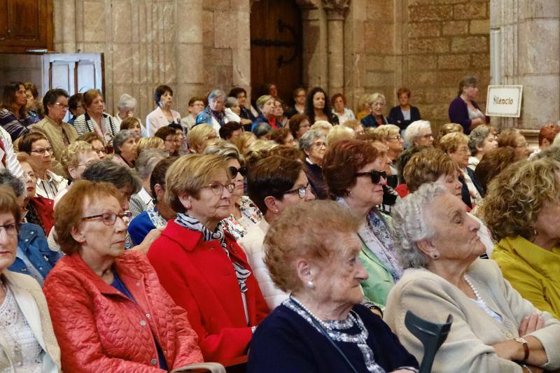 Cerca de un millar de amas de casa provenientes de toda Asturias se reunieron en Covadonga como cada año por estas fechas