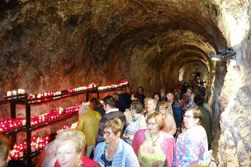 Cerca de un millar de amas de casa provenientes de toda Asturias se reunieron en Covadonga como cada año por estas fechas