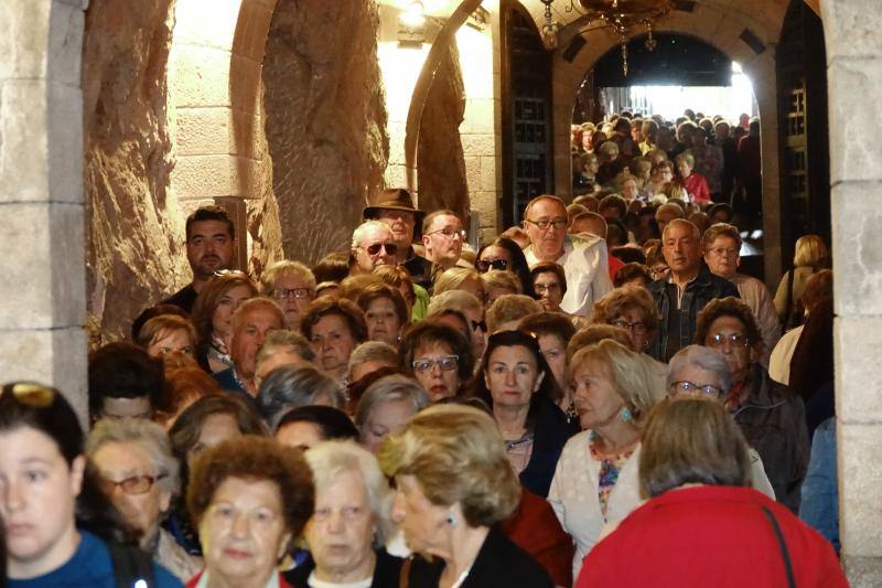 Cerca de un millar de amas de casa provenientes de toda Asturias se reunieron en Covadonga como cada año por estas fechas