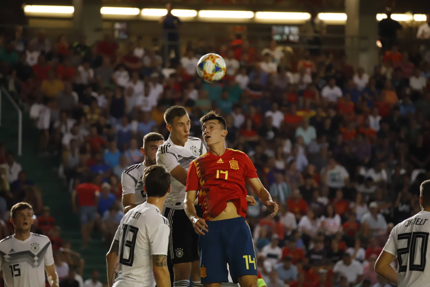 Fotos: Debut mágico de Manu García con la Sub 21