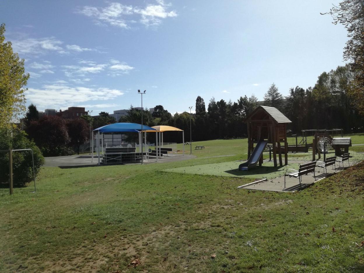 Las nuevas gradas del parque del Truébano. 