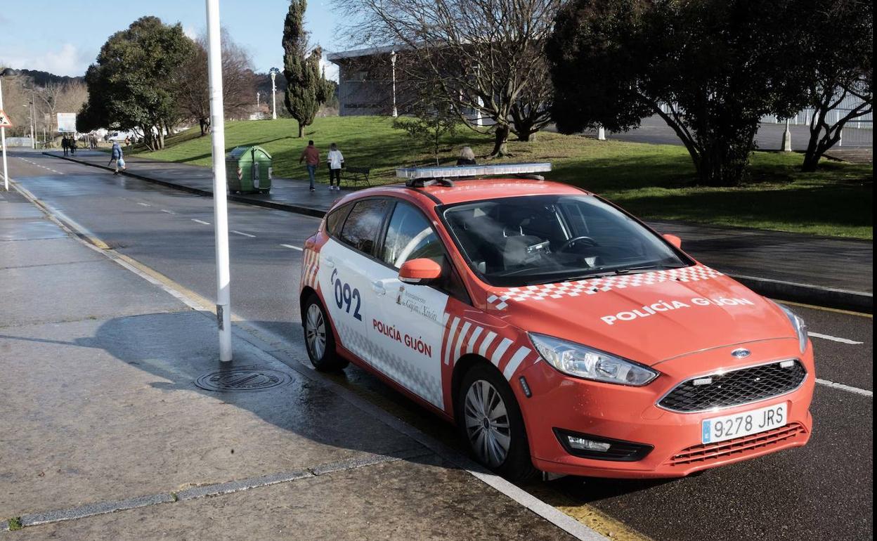 Un conductor ebrio y otro drogado sufren sendos accidentes en Gijón 