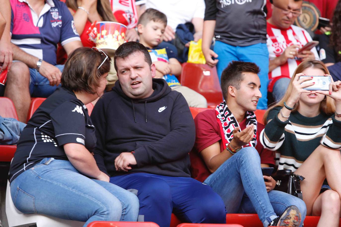 Fotos: ¿Estuviste en el Sporting 1 - 3 Alcorcón? ¡Búscate! (2)