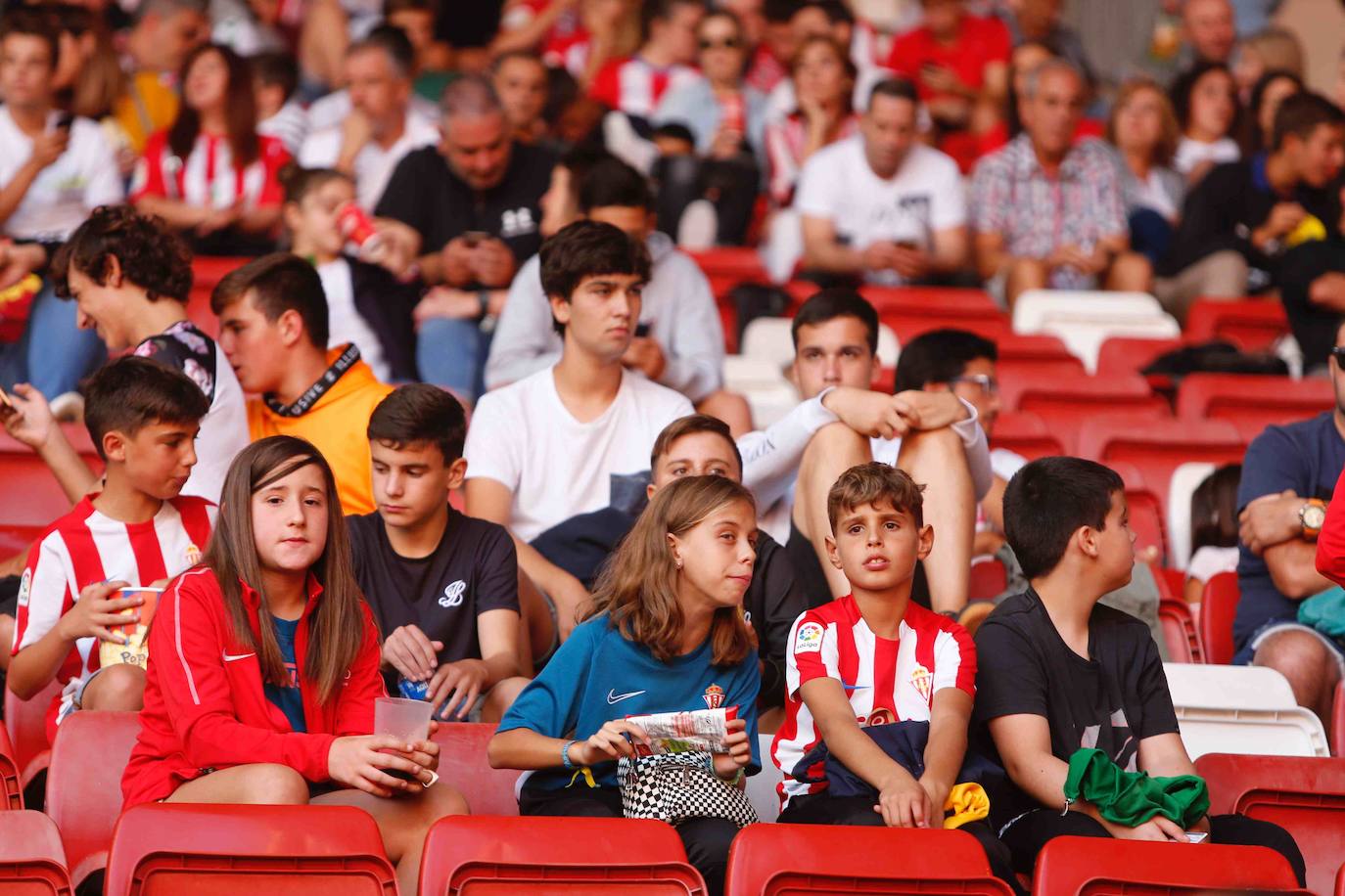 Fotos: ¿Estuviste en el Sporting 1 - 3 Alcorcón? ¡Búscate! (2)