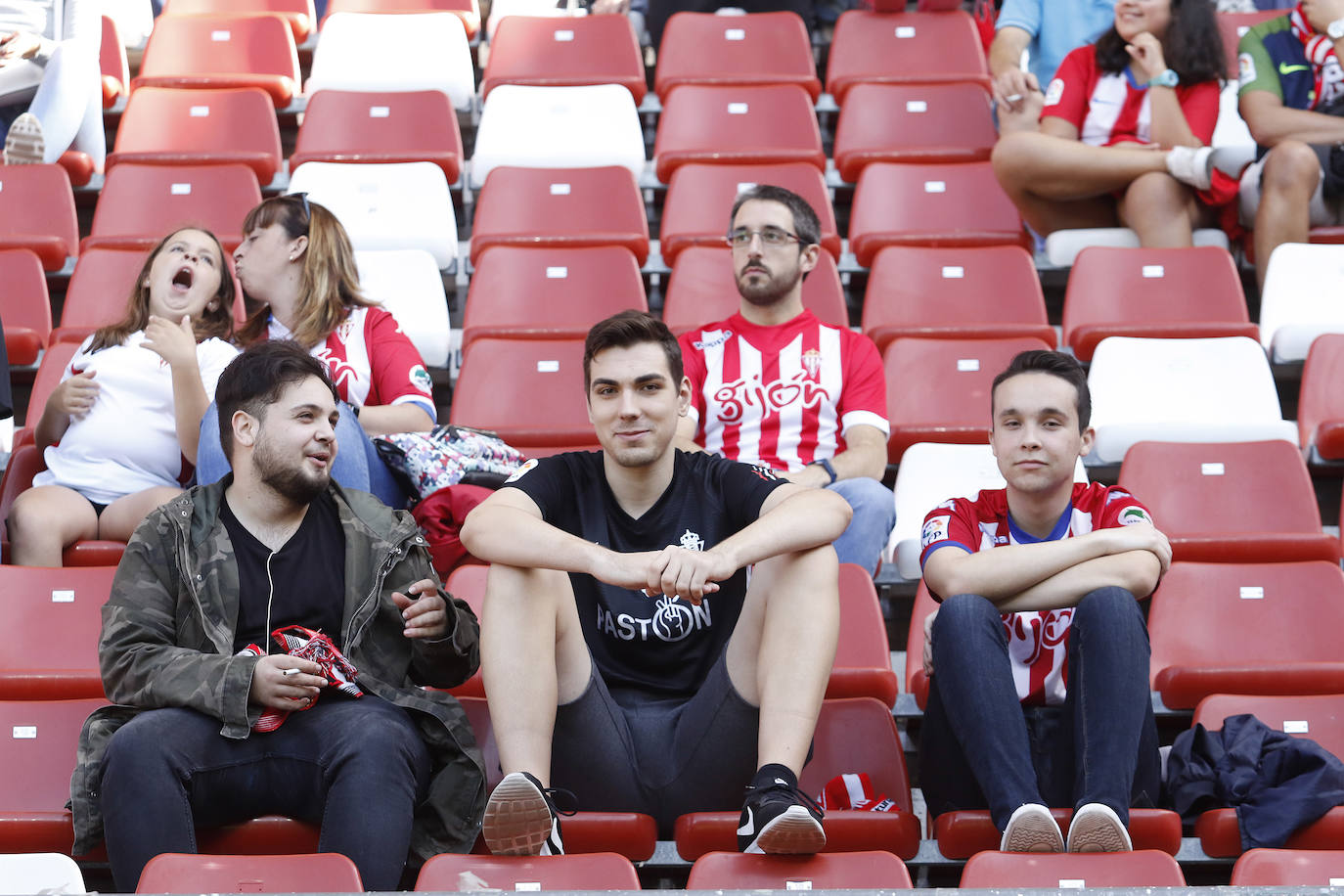 Fotos: ¿Estuviste en el Sporting 1 - 3 Alcorcón? ¡Búscate!