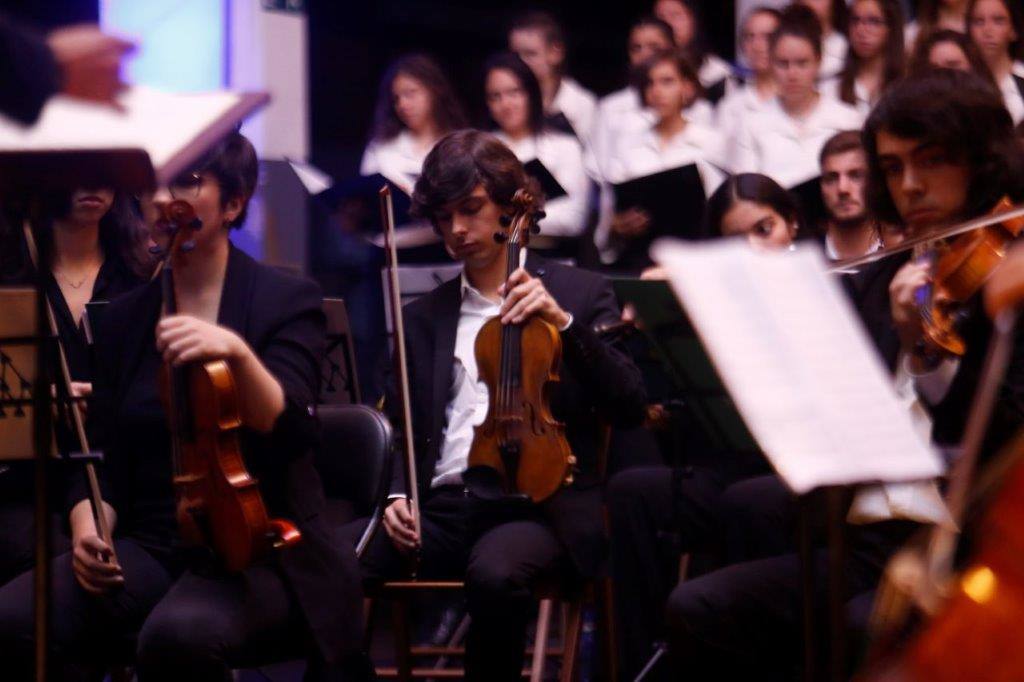 Concierto en homenaje a la ciudad polaca de Gdansk en la fábrica de armas.