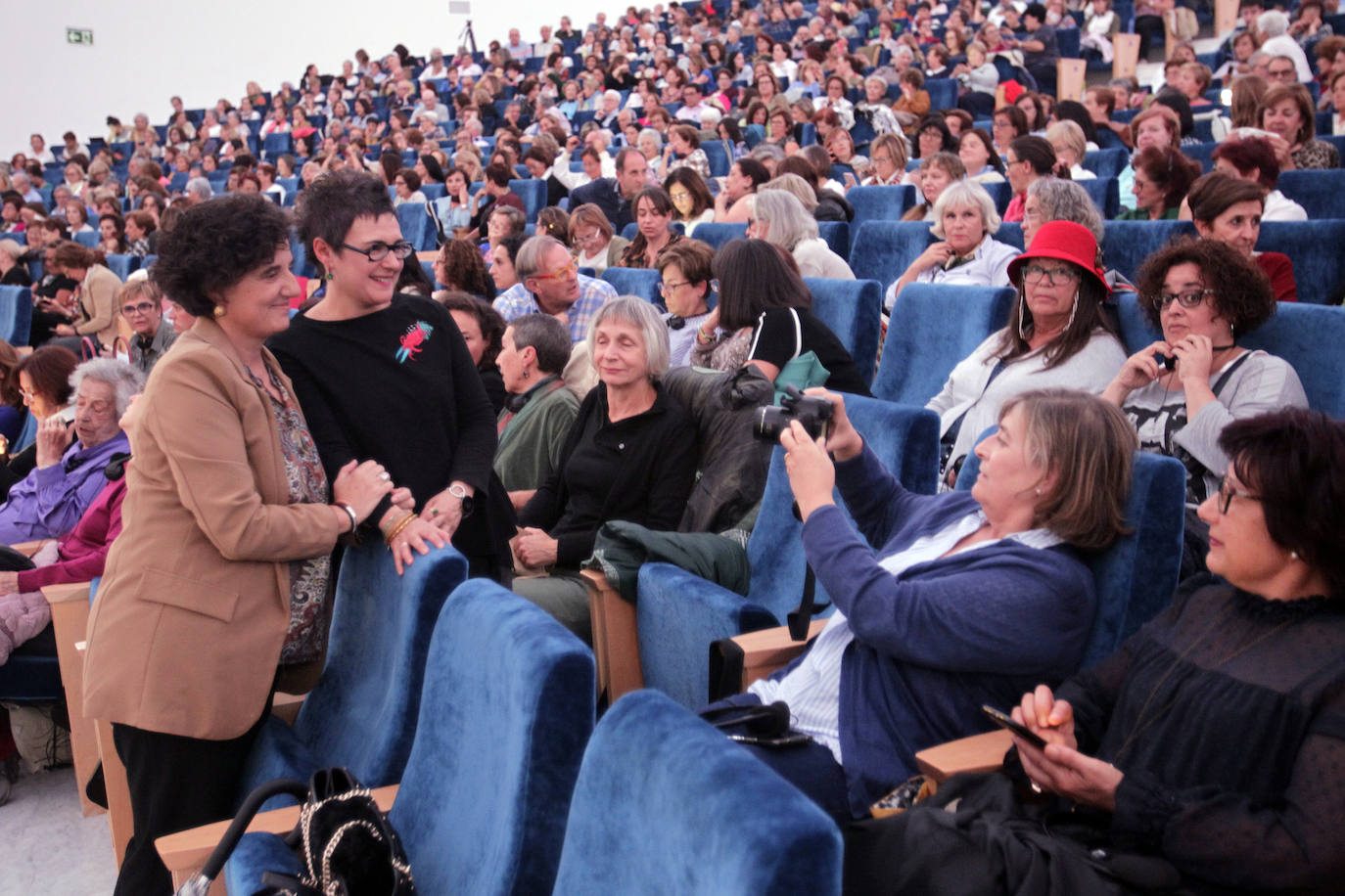 La ensayista ha sido la protagonista de un acto celebrado en el Palacio de Congresos de Oviedo al que acudieron unas 1.700 personas. 