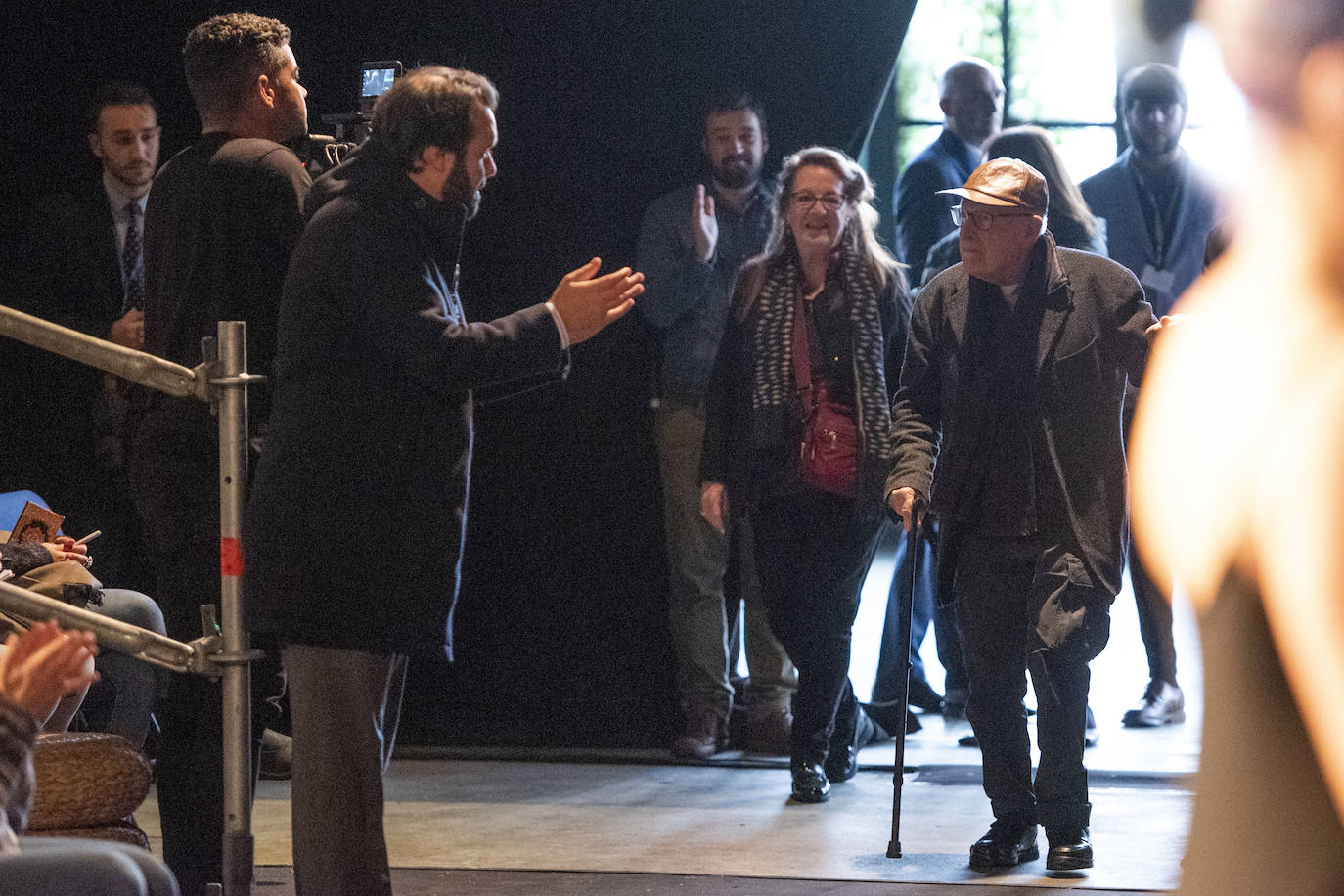 Alumnos de artes escénicas de diferentes puntos de España han ofrecido una representación al Premio Princesa de Asturias de las Artes en la Antigua Fábrica de Armas de Oviedo.