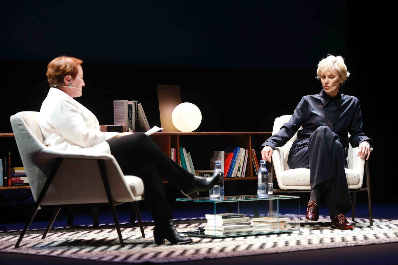 La Premio Princesa de las Letras, la escritora Siri Hustvedt, mantuvo este miércoles un encuentro en el Jovellanos con sus seguidores. 