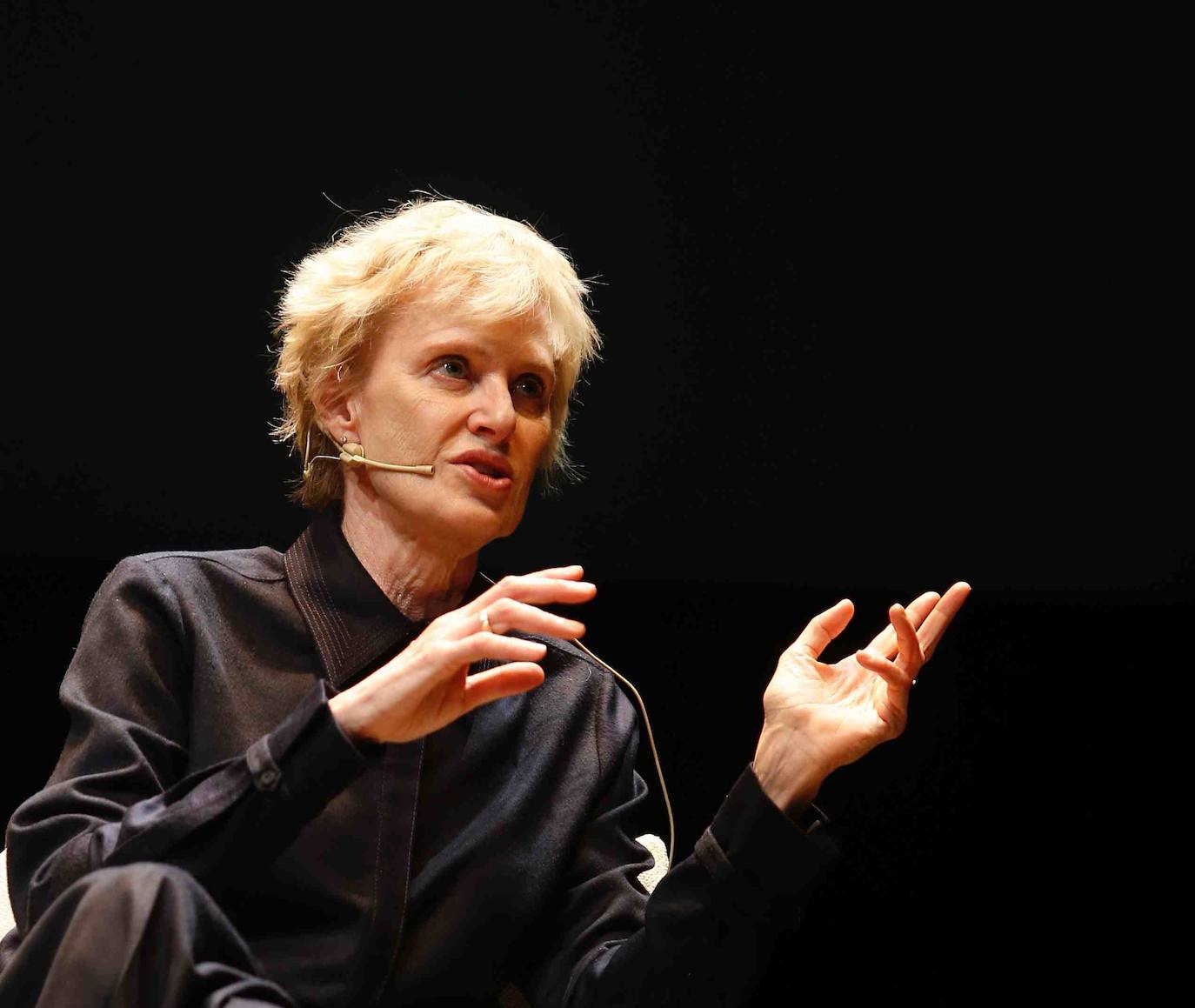 La Premio Princesa de las Letras, la escritora Siri Hustvedt, mantuvo este miércoles un encuentro en el Jovellanos con sus seguidores. 