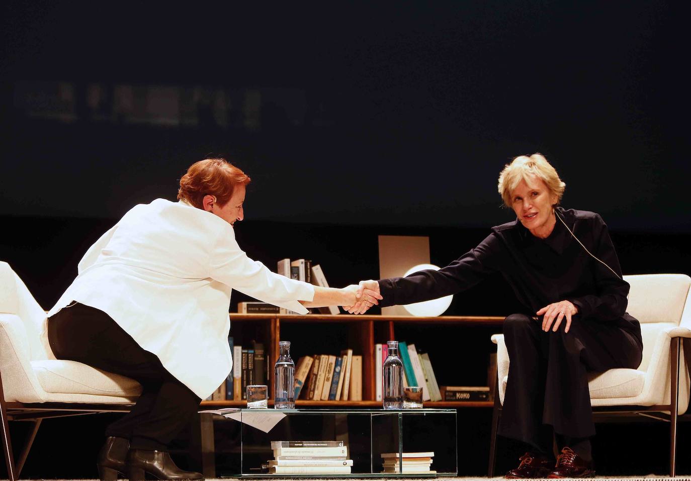 La Premio Princesa de las Letras, la escritora Siri Hustvedt, mantuvo este miércoles un encuentro en el Jovellanos con sus seguidores. 