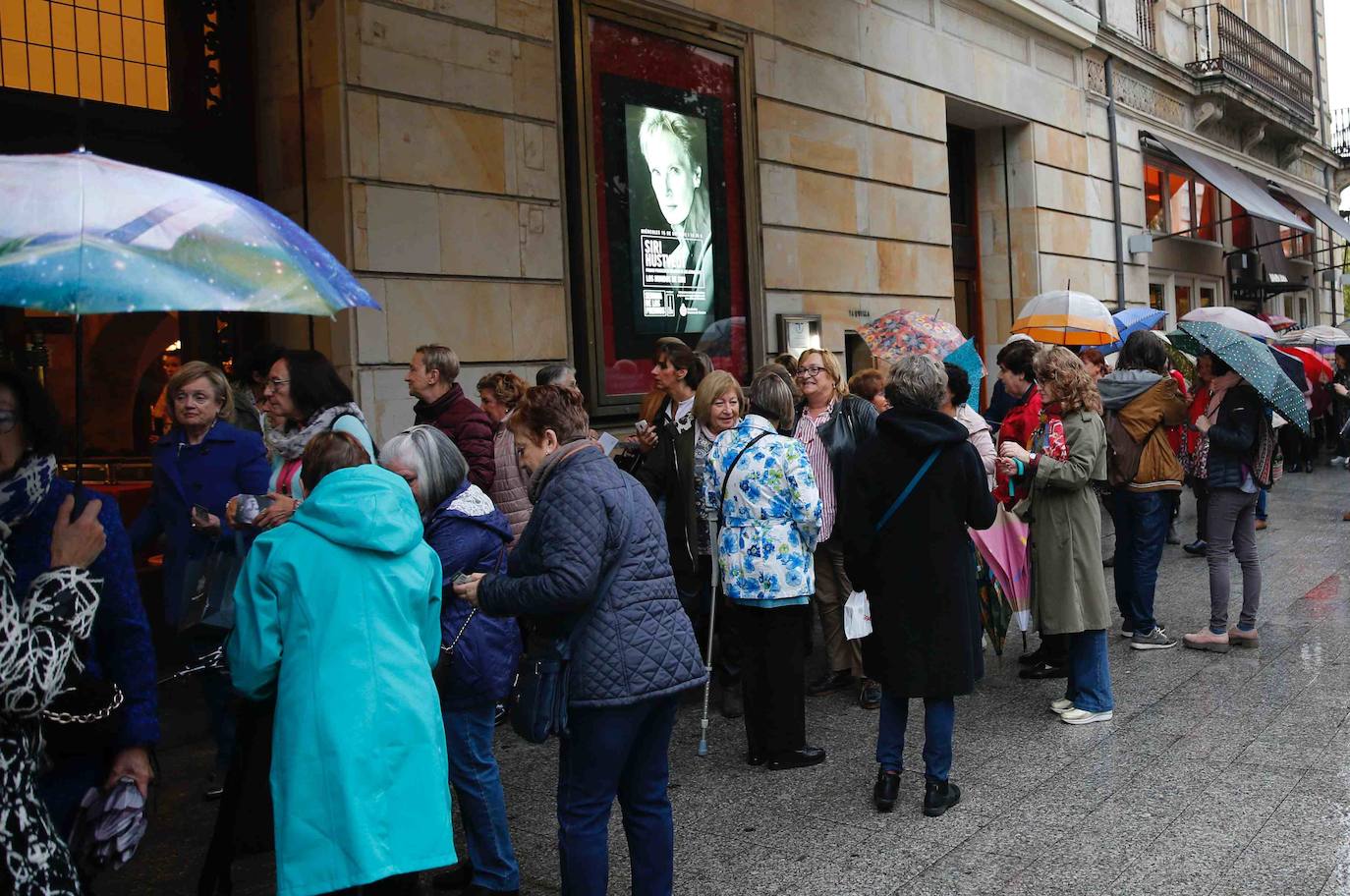 La Premio Princesa de las Letras, la escritora Siri Hustvedt, mantuvo este miércoles un encuentro en el Jovellanos con sus seguidores. 