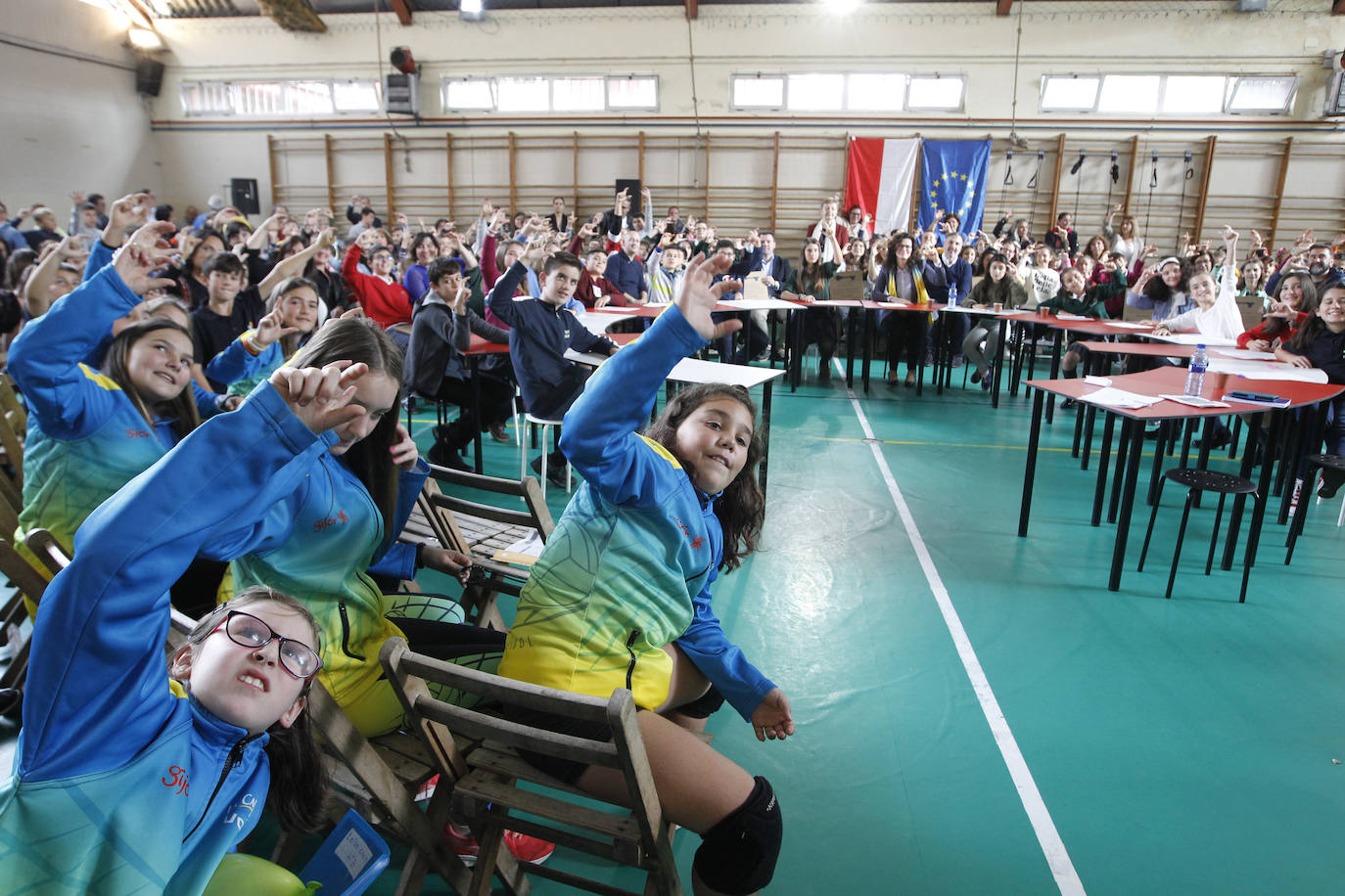 La alcaldesa de la ciudad de Gdansk, Premio Princesa de la Concordia, asistió, este jueves, a un encunetro con escolares de toda Asturias en el colegio Miguel de Cervantes. Al acto acudió además la alcaldesa de Gijón, Ana González.