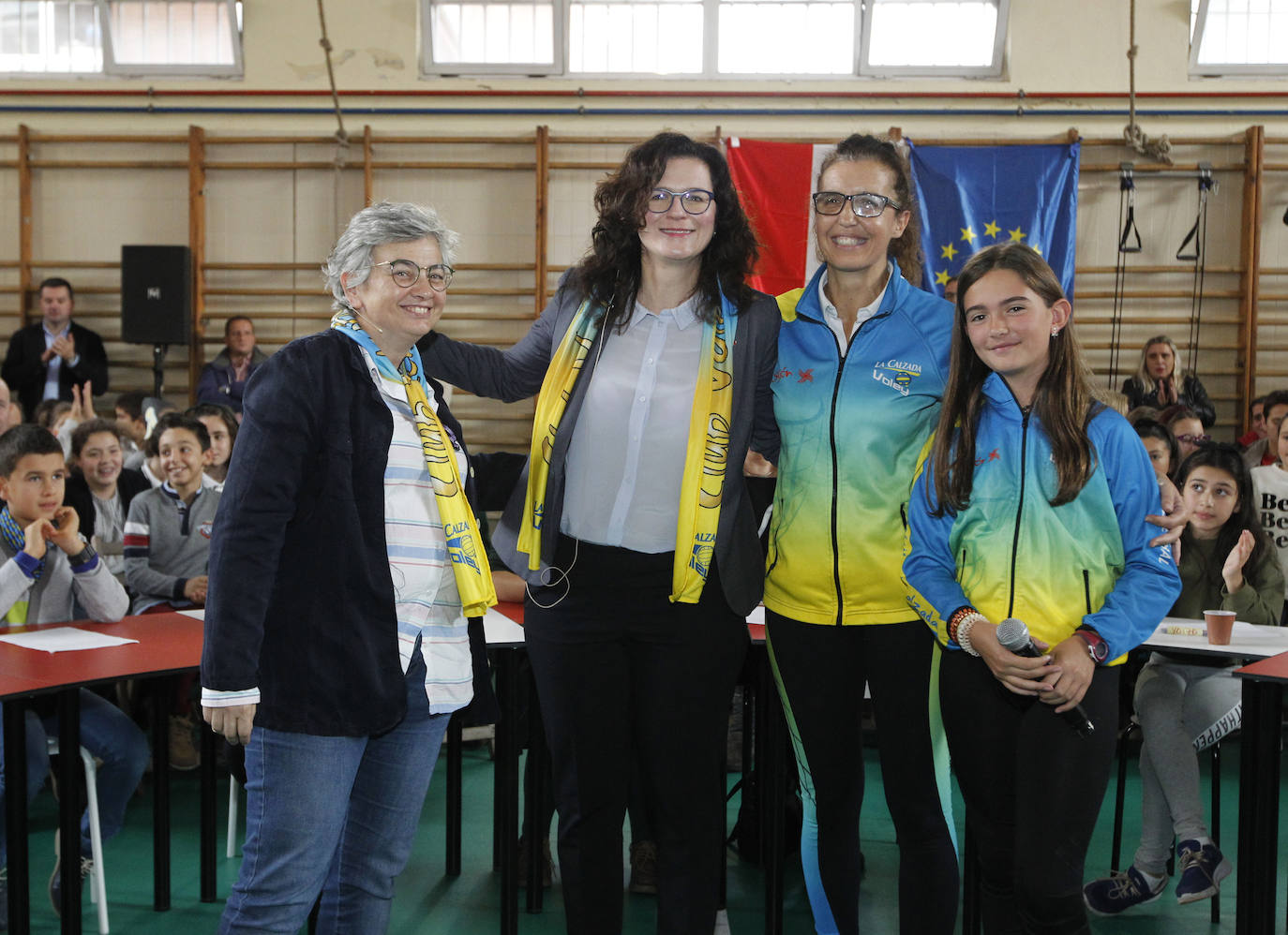 La alcaldesa de la ciudad de Gdansk, Premio Princesa de la Concordia, asistió, este jueves, a un encunetro con escolares de toda Asturias en el colegio Miguel de Cervantes. Al acto acudió además la alcaldesa de Gijón, Ana González.