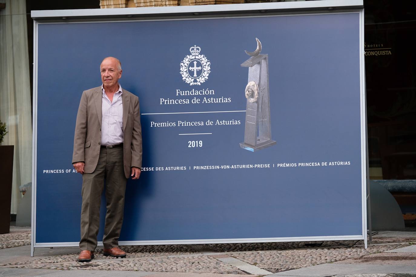 Alejandro Portes en su llegada al Hotel Reconquista de Oviedo.