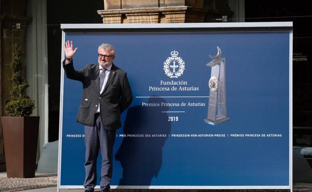 Llegada de Miguel Falomir al hotel Reconquista de Oviedo.