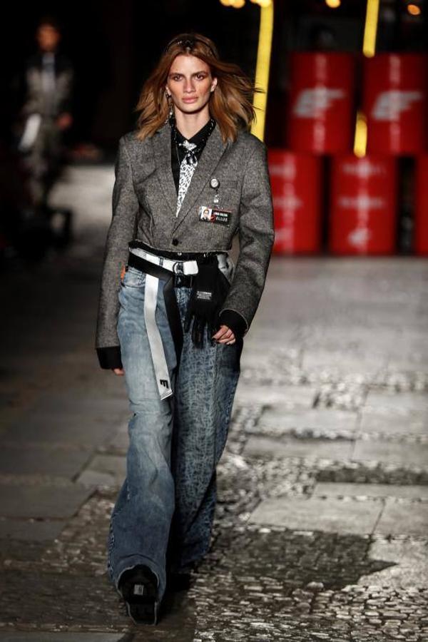 La 48ª semana de la moda de Sao Paulo ha dado el pistoletazo de salida con uno de sus desfiles más reivindicativos, en el que ha triunfado la moda vaquera, las prendas sobrepuestas, la mezcla de lo moderno, lo clásico, sport y lo atrevido. Pero sobre todo, la reivindicación por una moda sostenible y respetuosa con el medio ambiente