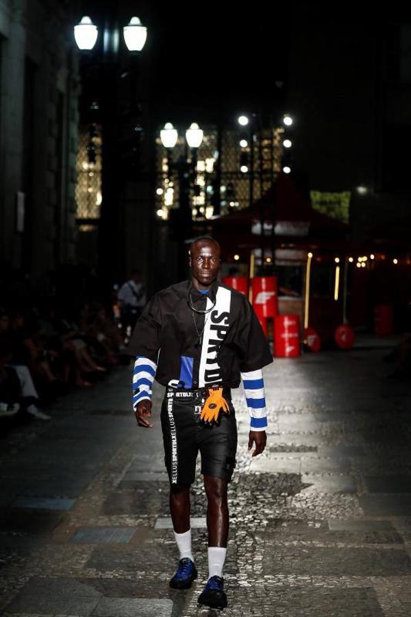 La 48ª semana de la moda de Sao Paulo ha dado el pistoletazo de salida con uno de sus desfiles más reivindicativos, en el que ha triunfado la moda vaquera, las prendas sobrepuestas, la mezcla de lo moderno, lo clásico, sport y lo atrevido. Pero sobre todo, la reivindicación por una moda sostenible y respetuosa con el medio ambiente