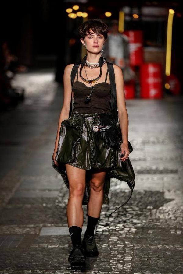 La 48ª semana de la moda de Sao Paulo ha dado el pistoletazo de salida con uno de sus desfiles más reivindicativos, en el que ha triunfado la moda vaquera, las prendas sobrepuestas, la mezcla de lo moderno, lo clásico, sport y lo atrevido. Pero sobre todo, la reivindicación por una moda sostenible y respetuosa con el medio ambiente