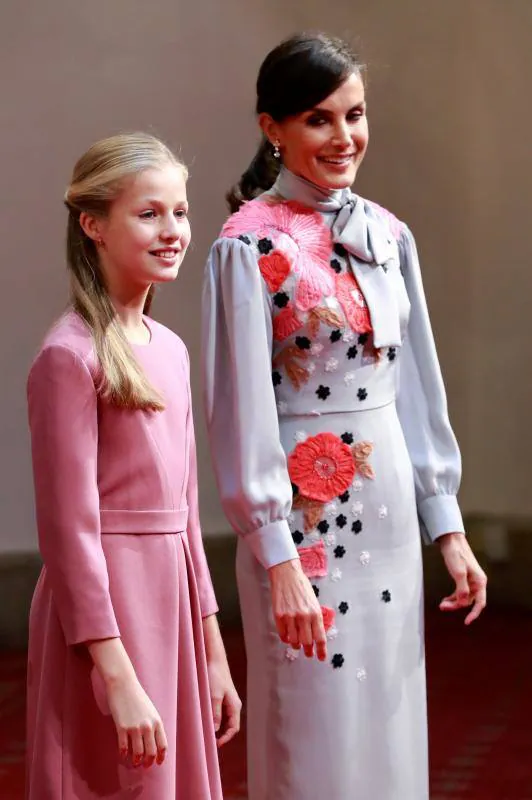 Este fue el vestido que lució la Reina durante la audiencia a los premiados y miembros del jurado en el Hotel Reconquista.